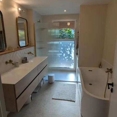 With Large Pool, Close To Beaches *
